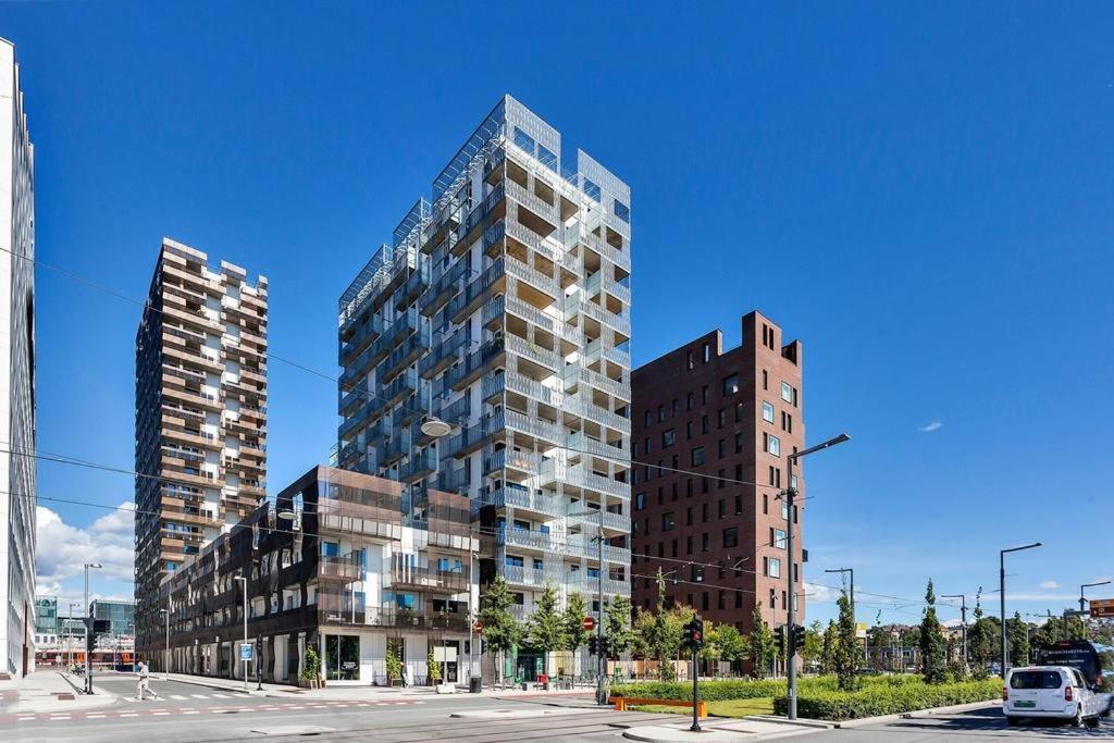 Super Designer Penthouse At 19th Floor With Amazing View!