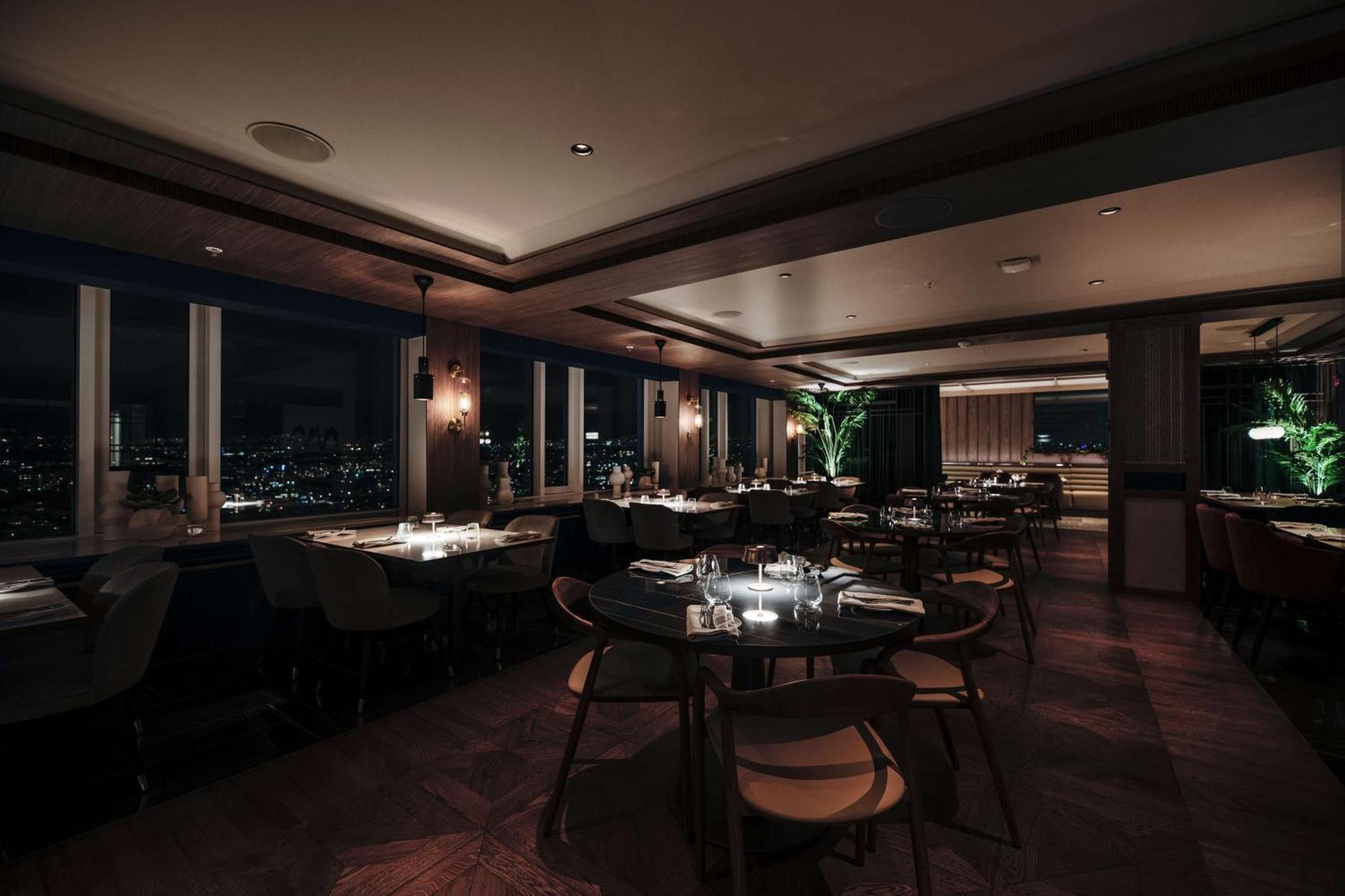 Radisson Blu Plaza Hotel, Hotel