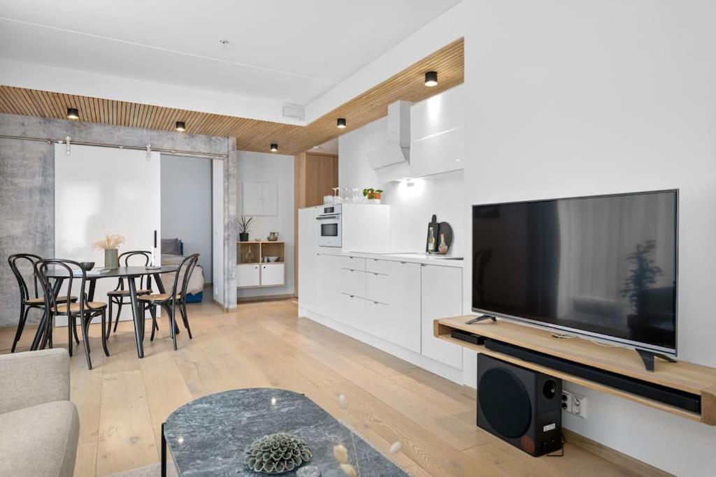 Luxury 2-bedroom With Seaview In Center *
