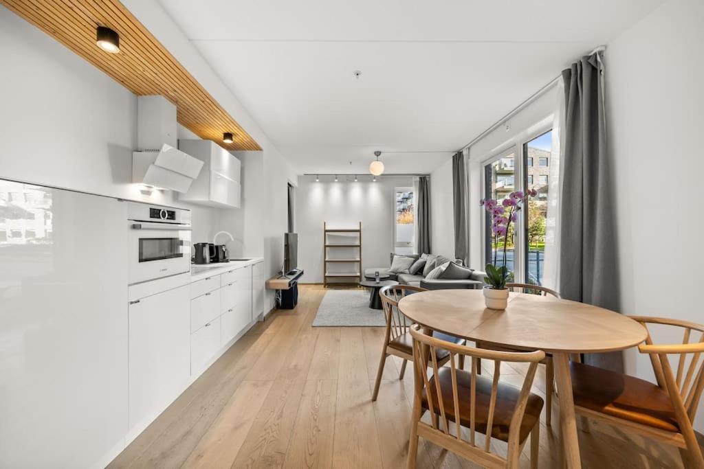 Luxury 2-bedroom With Seaview In Center