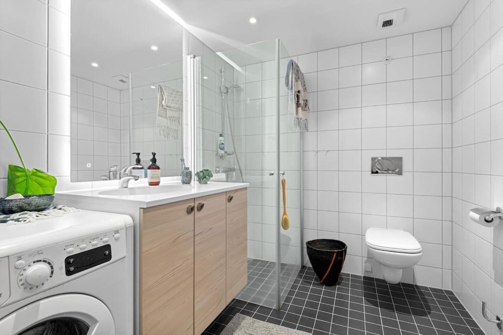 Luxury 2-bedroom With Seaview In Center Leilighet