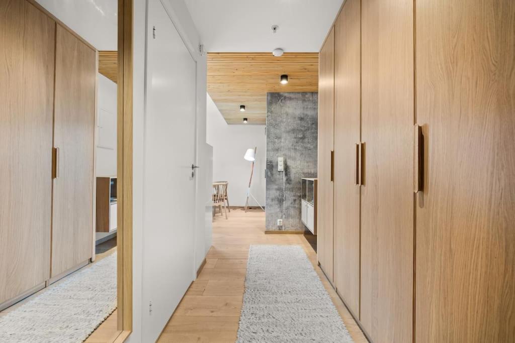 Leilighet Luxury 2-bedroom With Seaview In Center