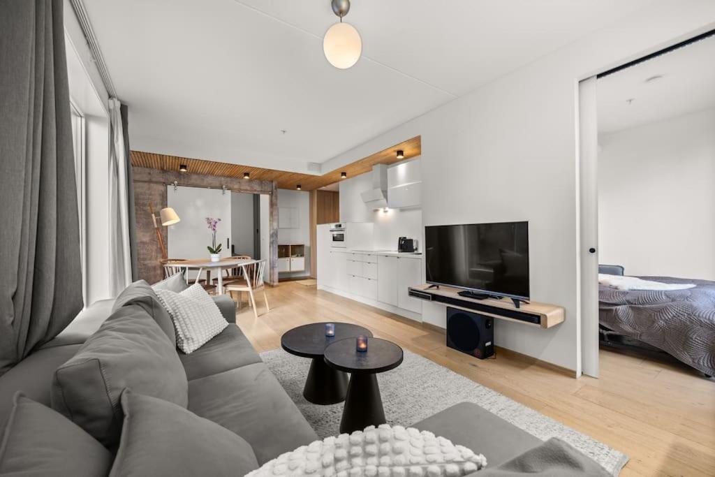 Luxury 2-bedroom With Seaview In Center