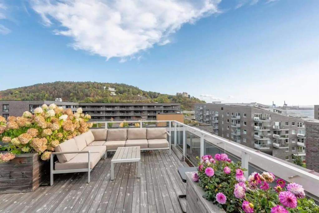 Luxury 2-bedroom With Seaview In Center Leilighet