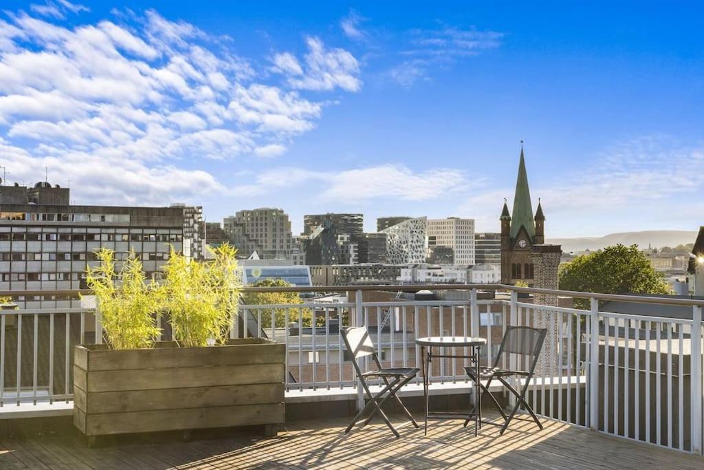 Central - Two Bedroom With Stylish Interior - Free Parking - *