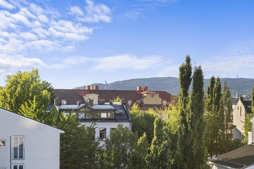 Central - Two Bedroom With Stylish Interior - Free Parking - Apartment *