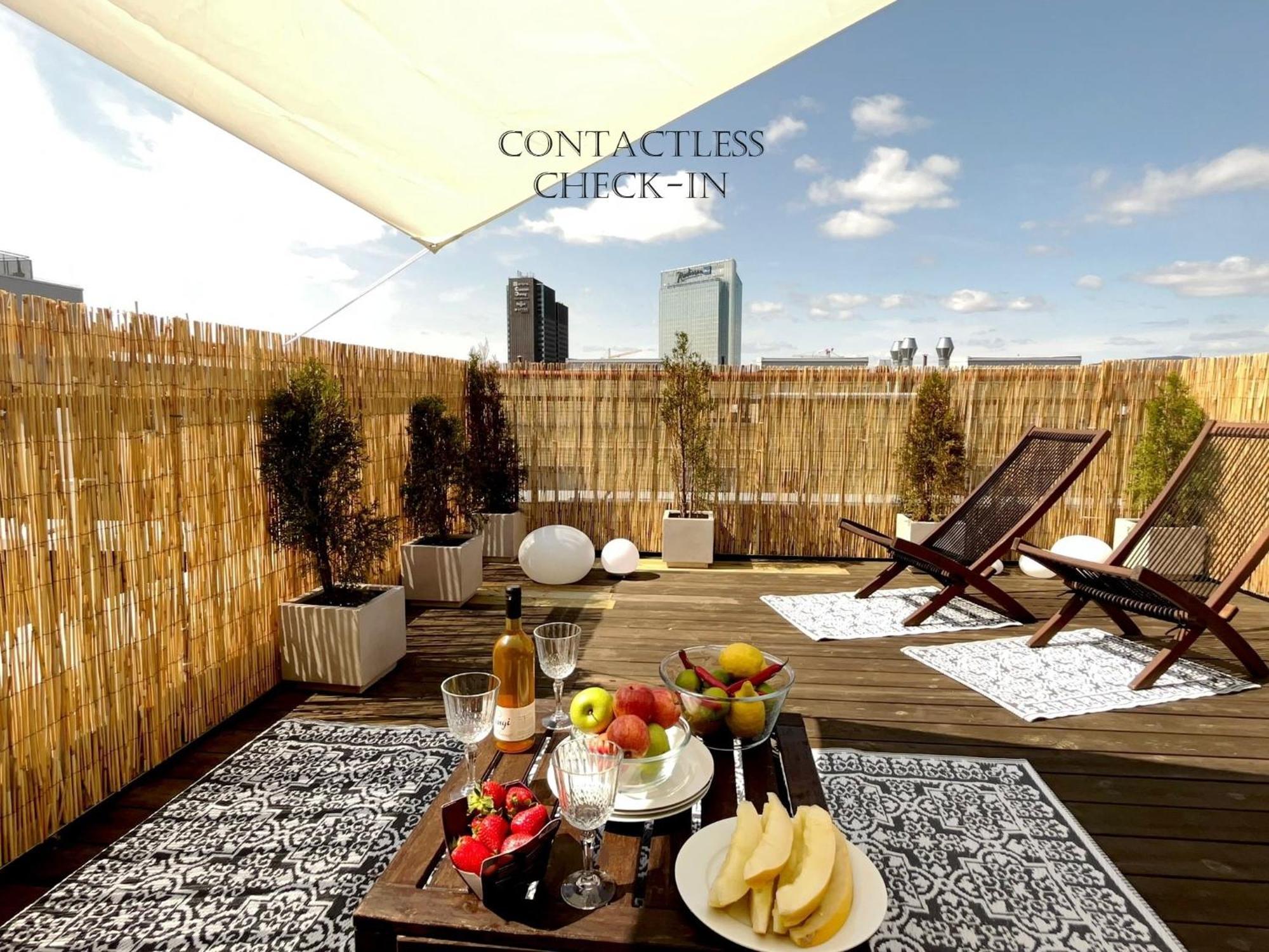 Center Flat W Roof Terrace & Free Parking Apartment *