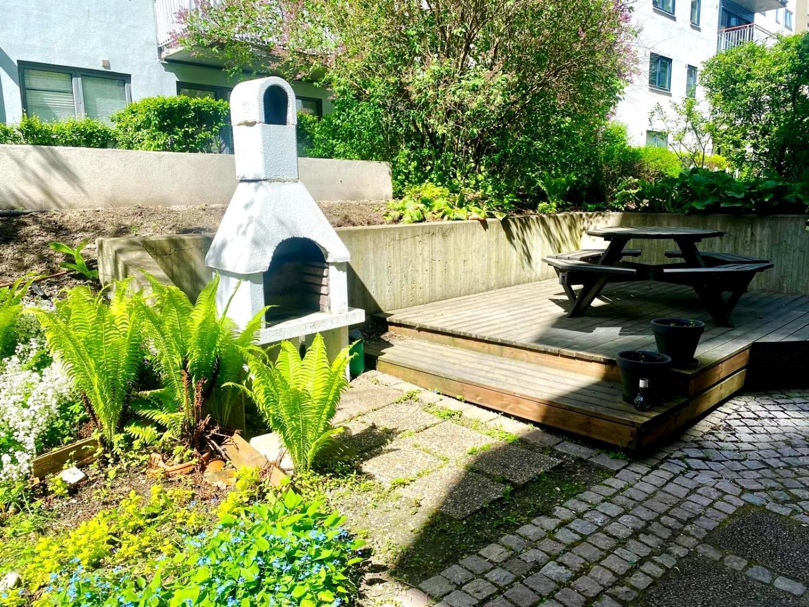 Center Flat W Roof Terrace & Free Parking *