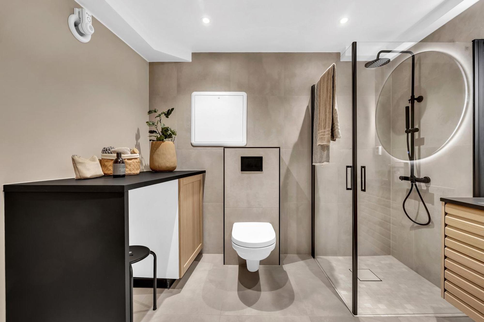 Modern - Charming Location - Old Town Apartment