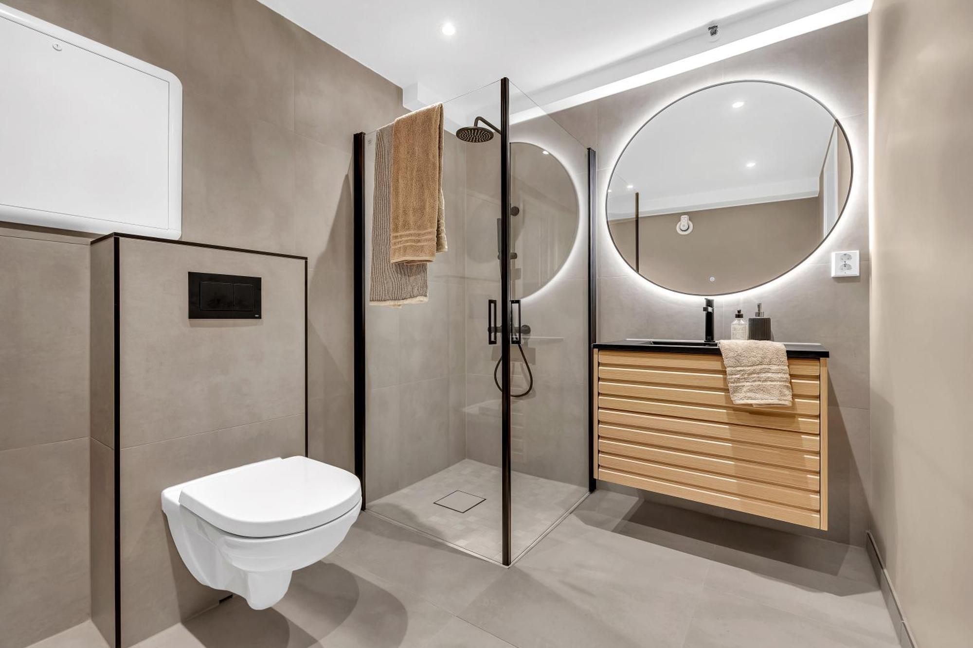 Modern - Charming Location - Old Town Apartment *