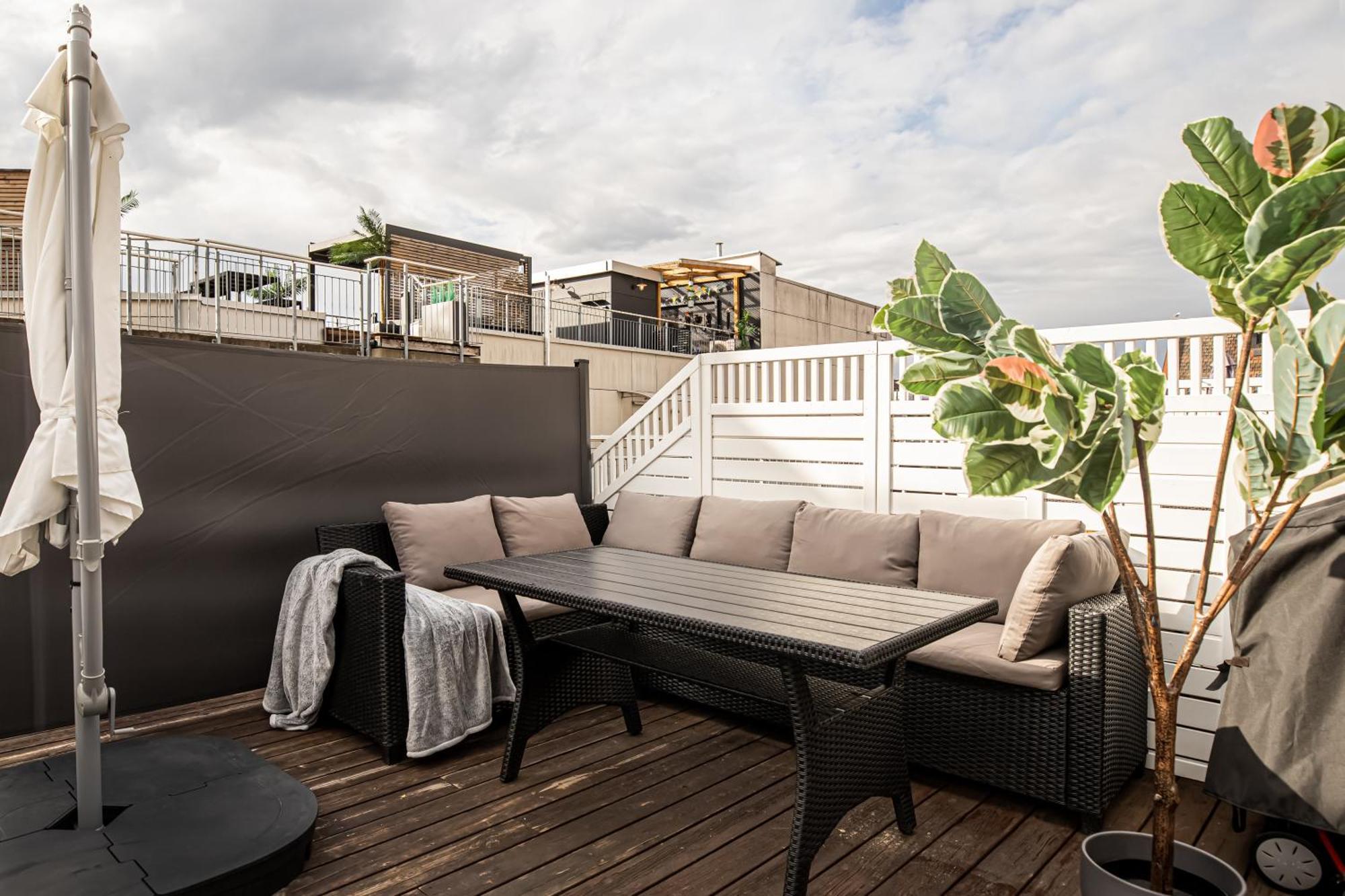 Ultracentral Duplex With Private Rooftop Terrace