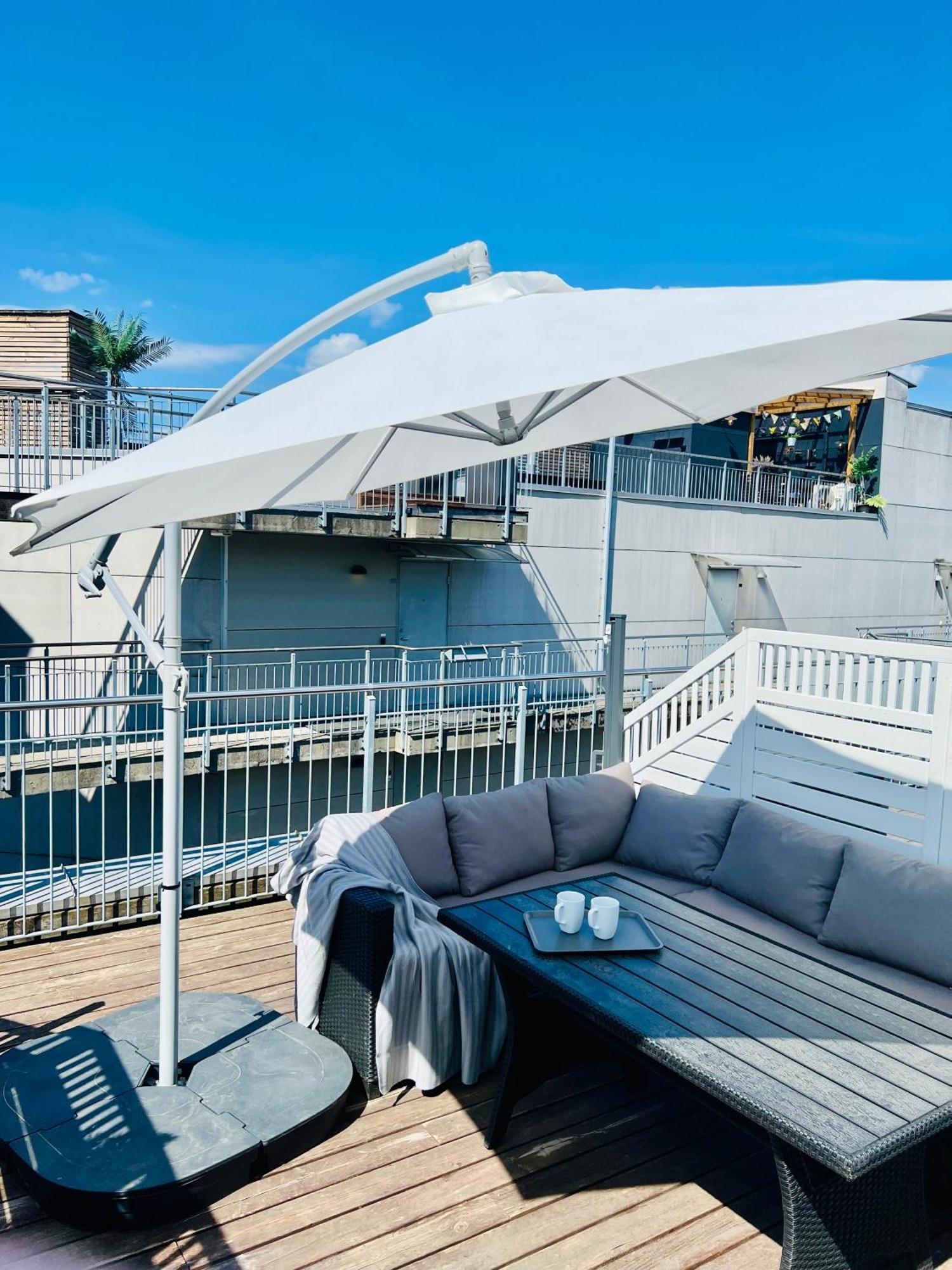 Ultracentral Duplex With Private Rooftop Terrace *