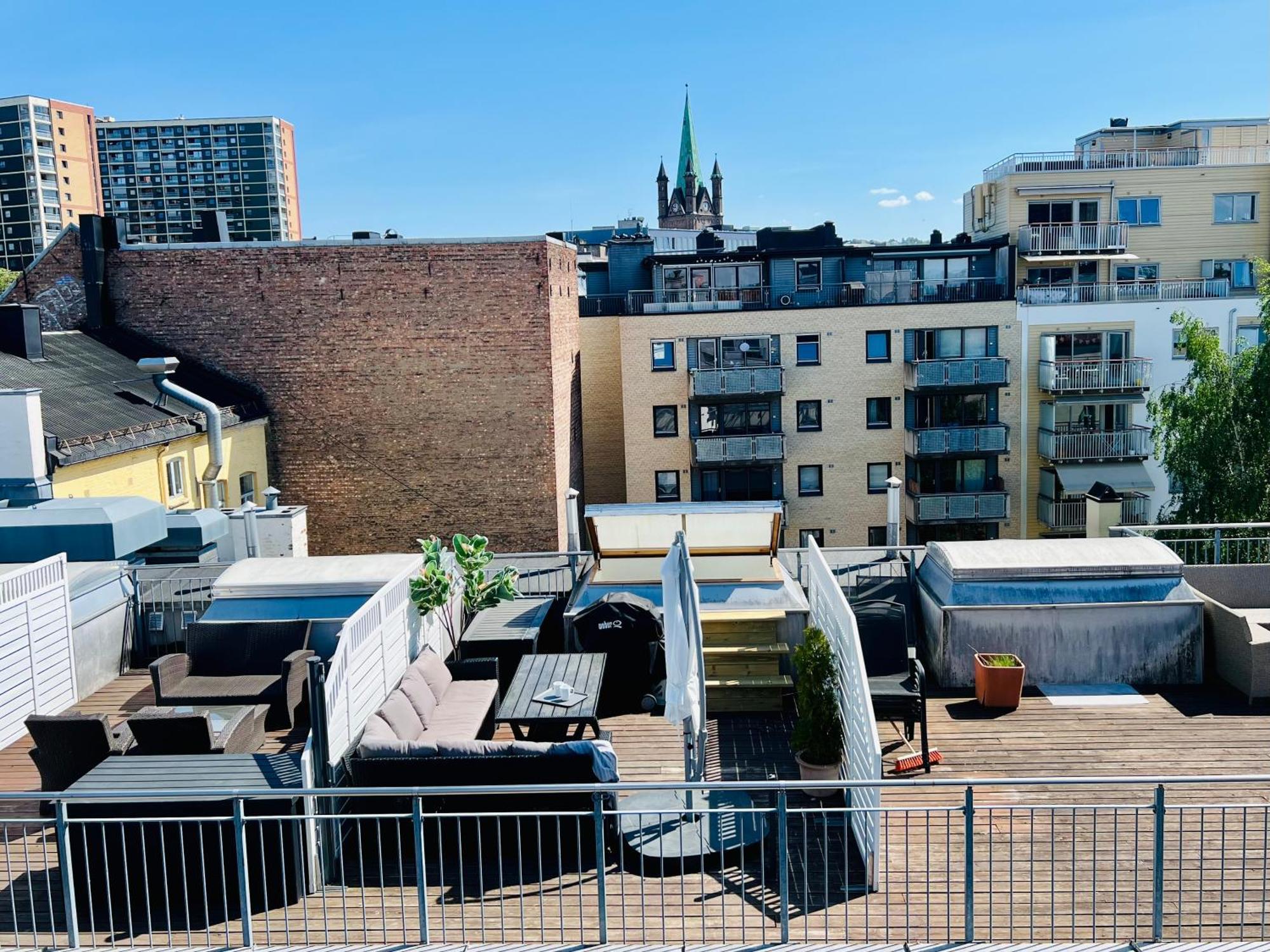 Ultracentral Duplex With Private Rooftop Terrace
