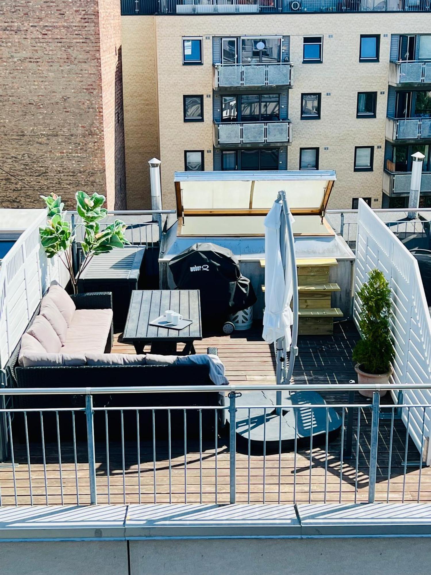 Ultracentral Duplex With Private Rooftop Terrace