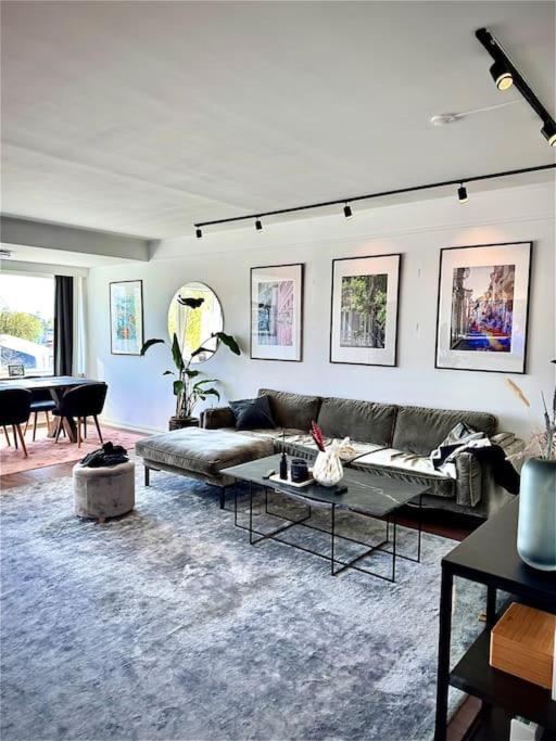 Apartment Modern Flat Overlooking *