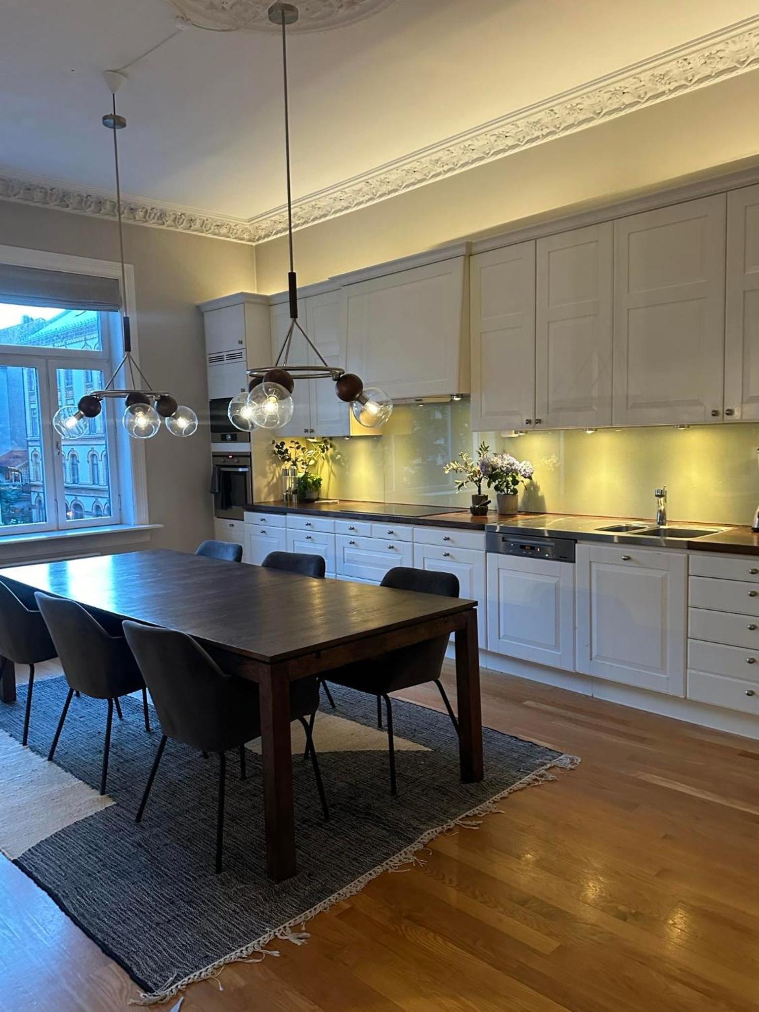 Klassisk Leilighet Med 4 Soverom I Oscarsgate Apartment *
