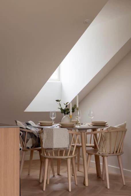 Pangsapuri Dinbnb Gruenerlokka I Penthouse With Private Rooftop I 2 Bedrooms & 1 Bathroom Oslo
