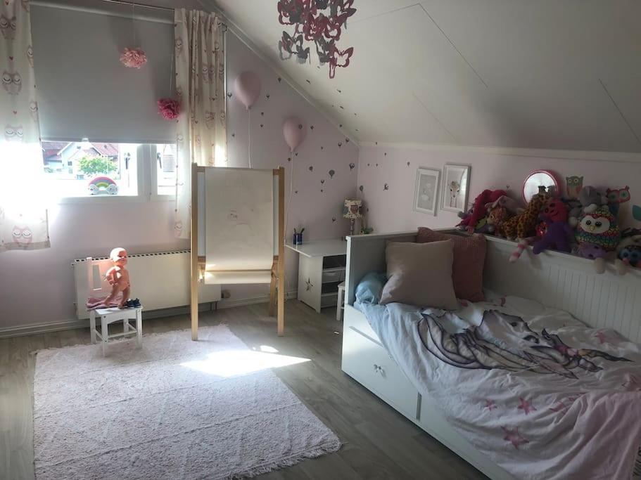 Trivelig Familievennlig Hus Med Inngjerdet Hage Holiday home Oslo