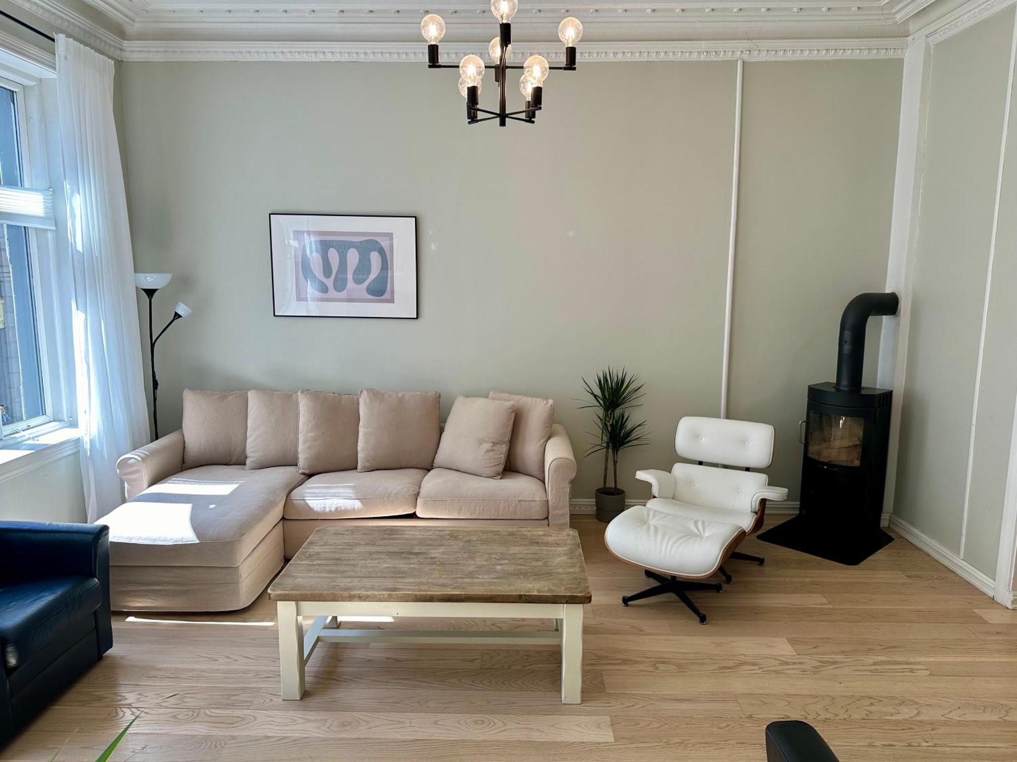 Lejlighed Classical 3 Bedroom, 2 Bath, Minutes From Royal Palace, Main Shopping Street, Restaurants & Downtown