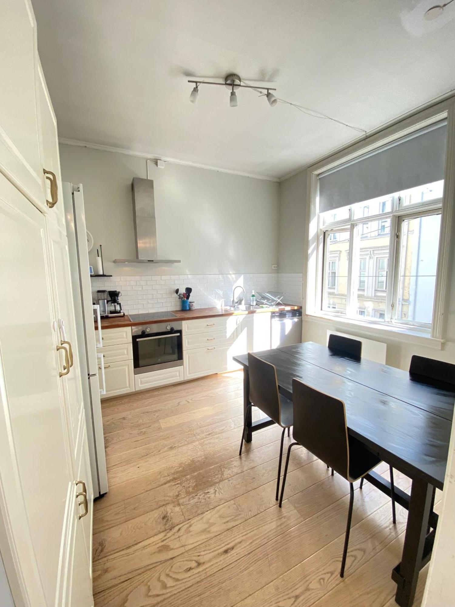 Classical 3 Bedroom, 2 Bath, Minutes From Royal Palace, Main Shopping Street, Restaurants & Downtown *
