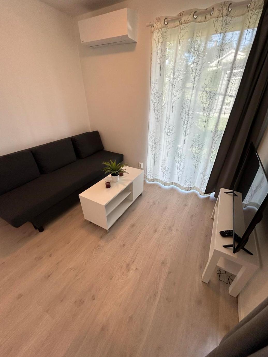 Apartment Lisas Apartment, Private New 2 With Big Windows, Share With Nobody *