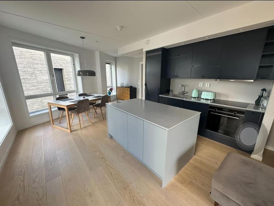 Luxurious Barcode Apartment *