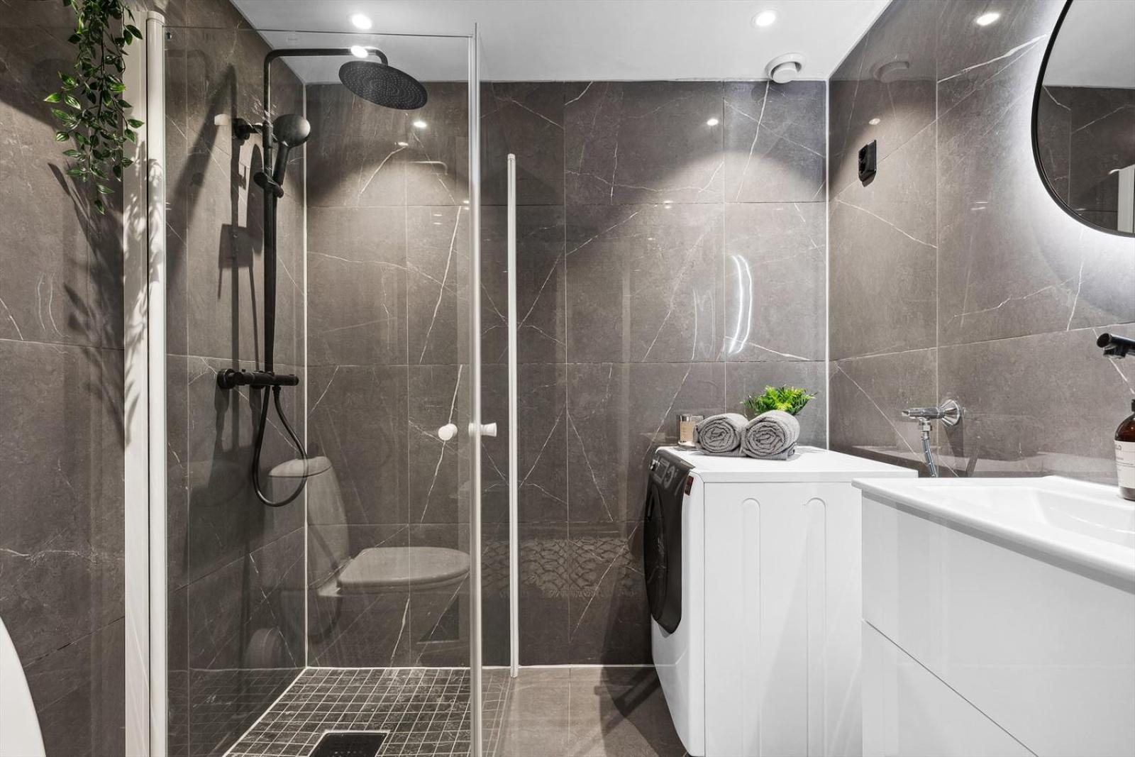 Luxurious Modern In - Eur 4k Expensive Bed And 82