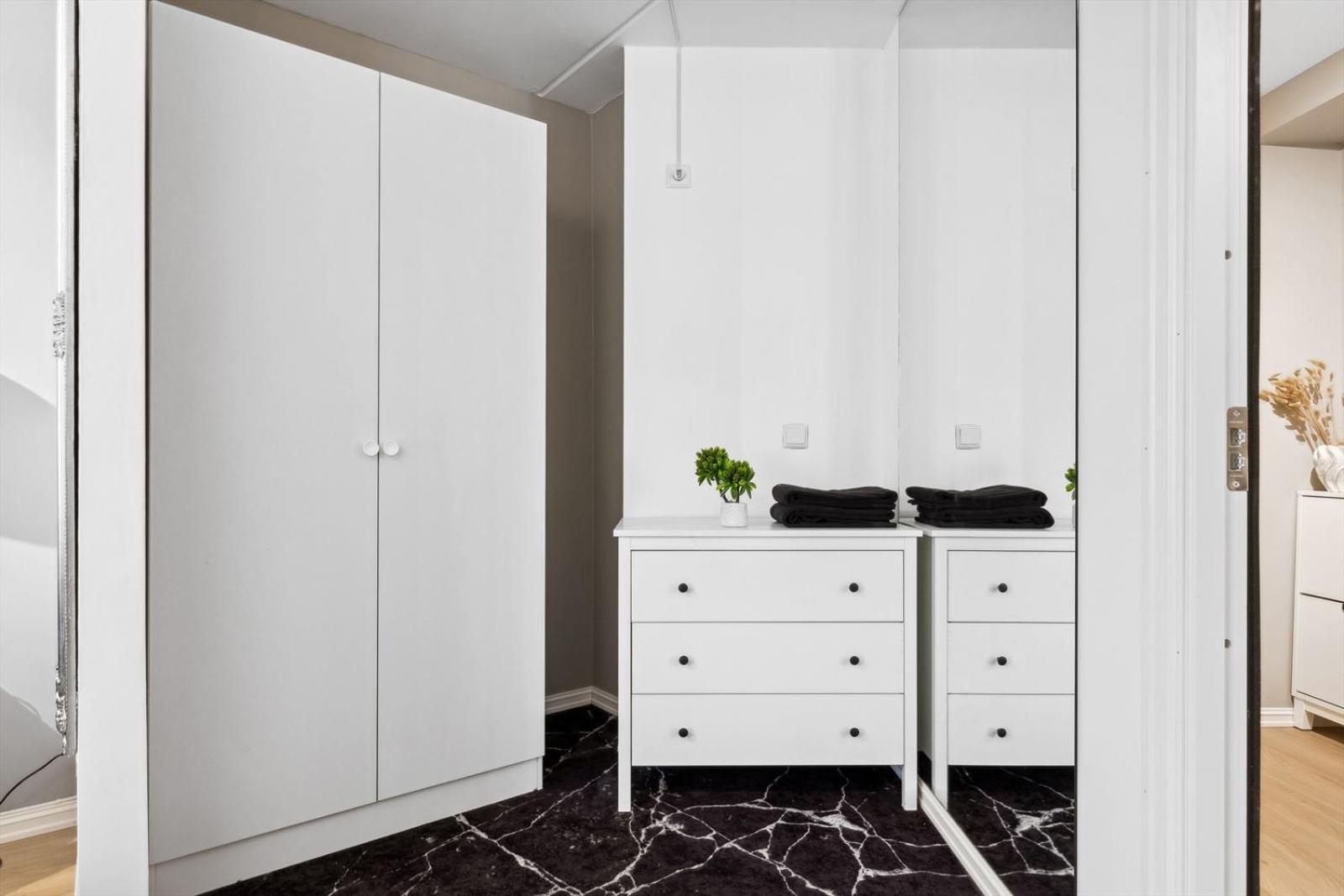 Rum i privatbostad Luxurious Modern In - Eur 4k Expensive Bed And 82