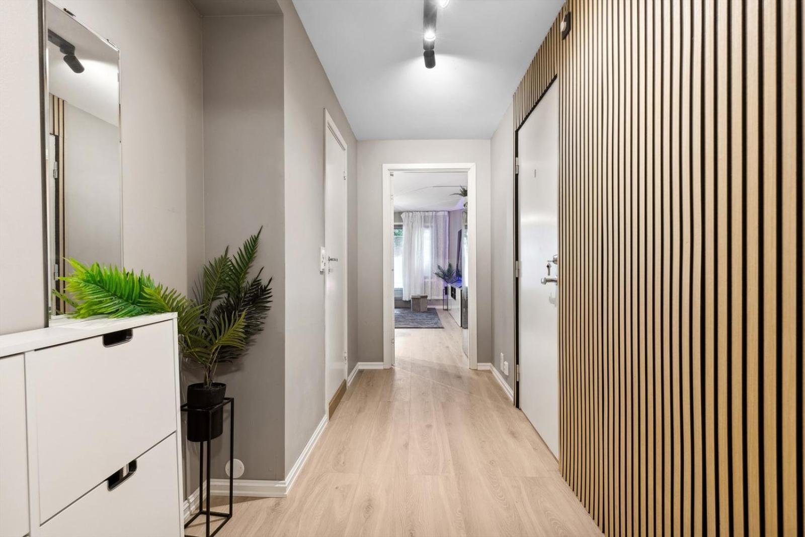 Luxurious Modern In - Eur 4k Expensive Bed And 82