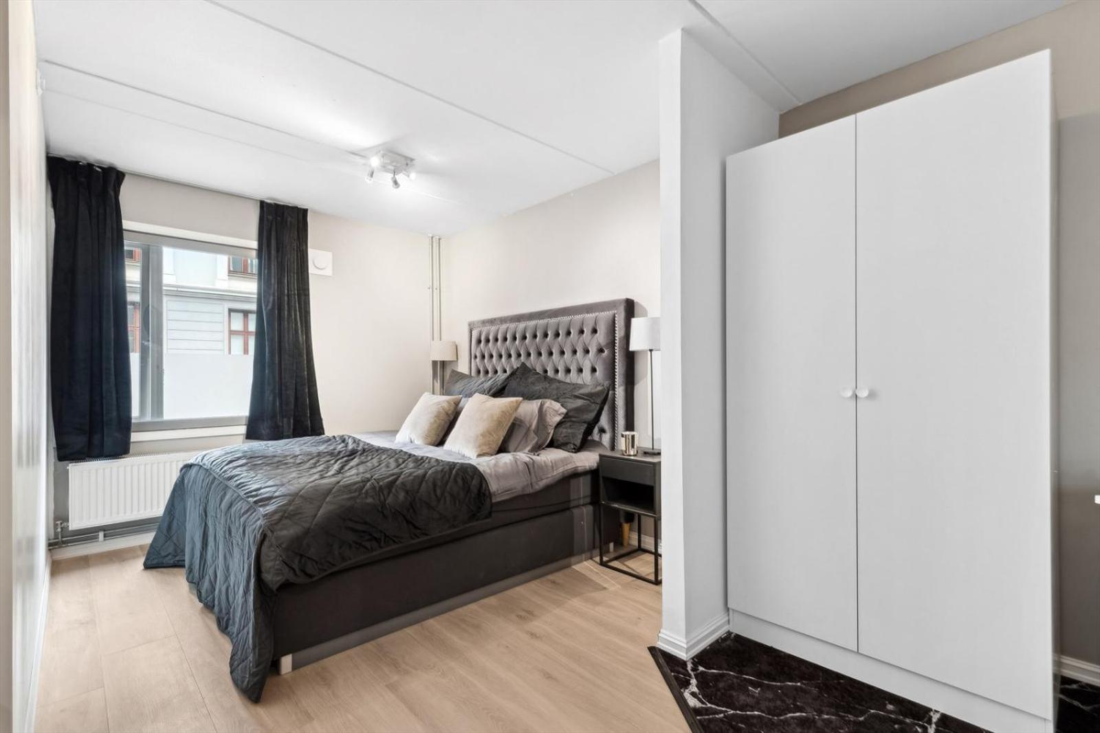 Luxurious Modern In - Eur 4k Expensive Bed And 82