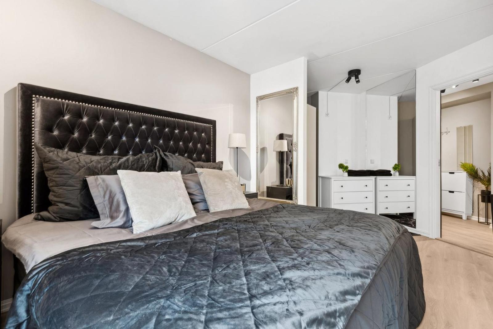 Rum i privatbostad Luxurious Modern In - Eur 4k Expensive Bed And 82