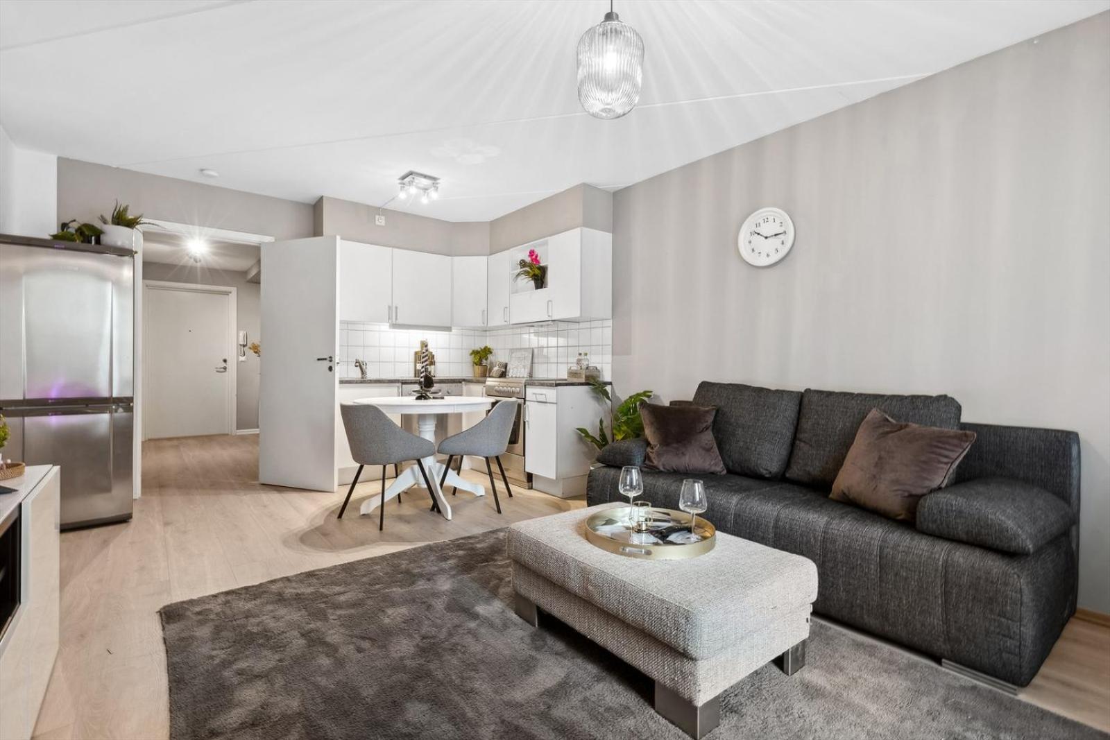 Luxurious Modern In - Eur 4k Expensive Bed And 82