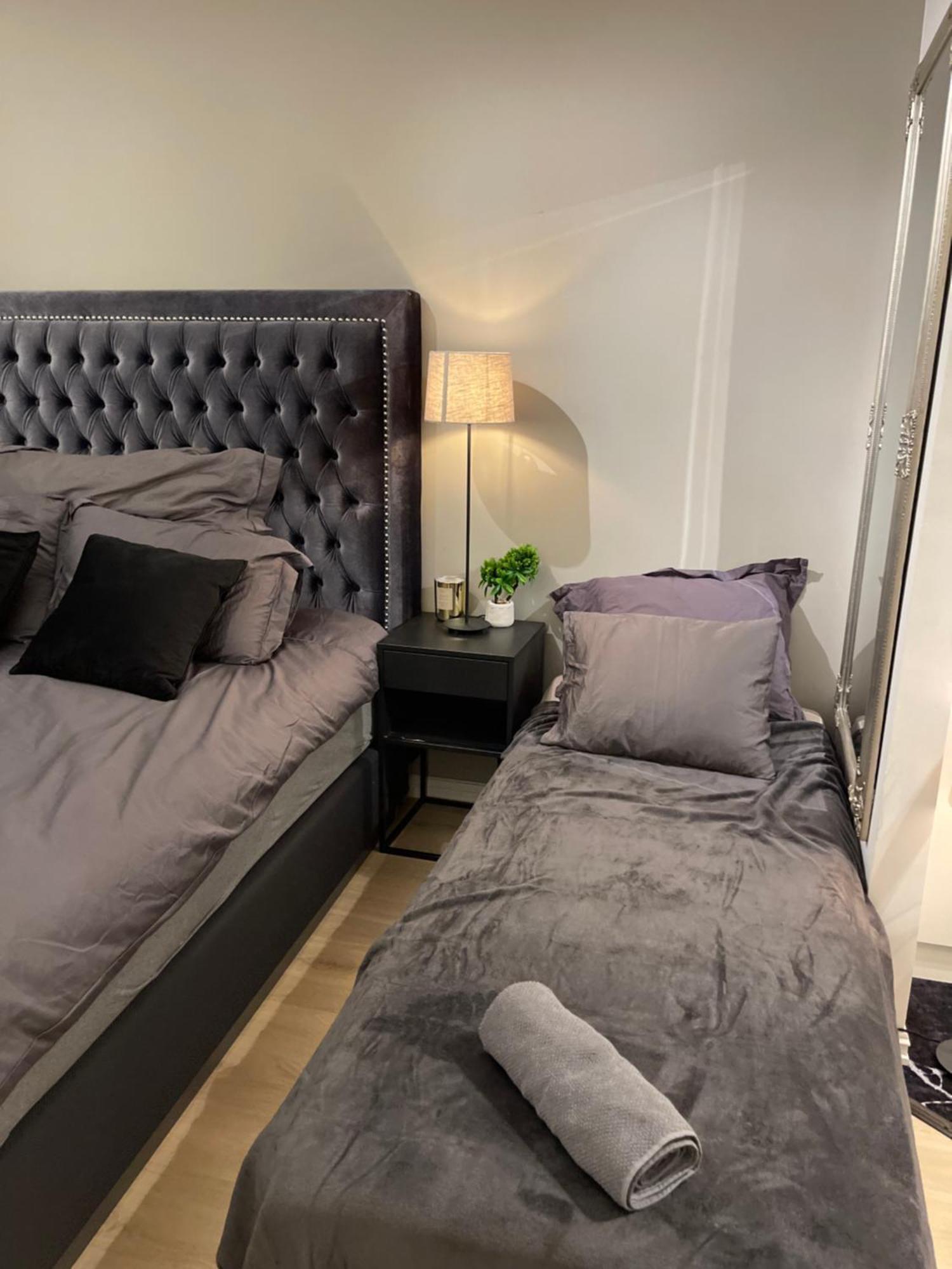 Luxurious Modern In - Eur 4k Expensive Bed And 82