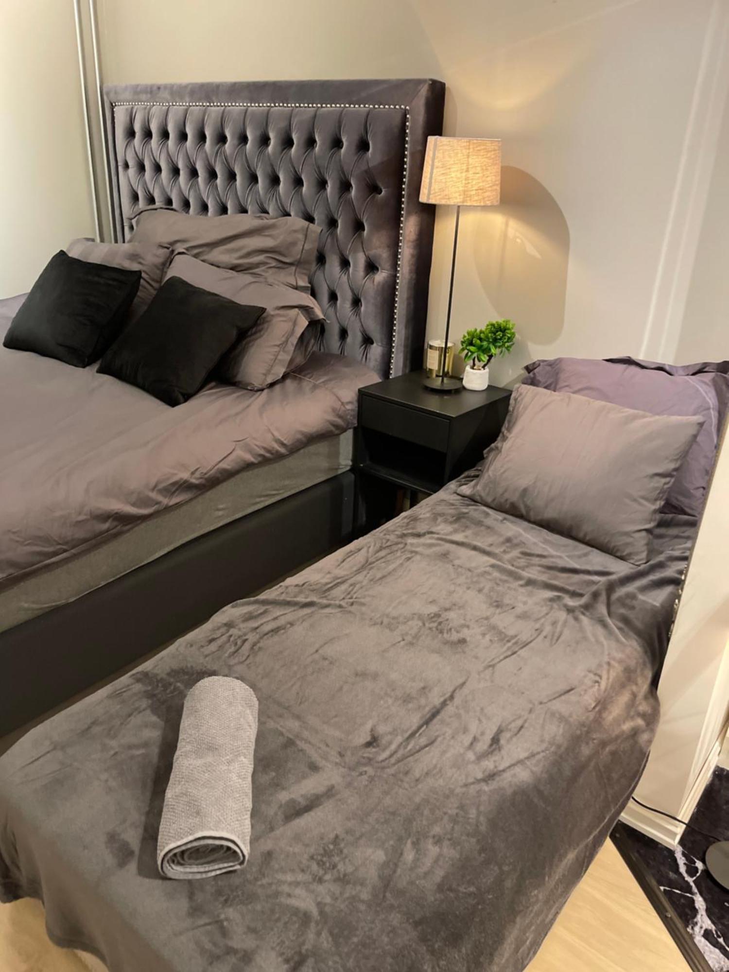 Luxurious Modern In - Eur 4k Expensive Bed And 82