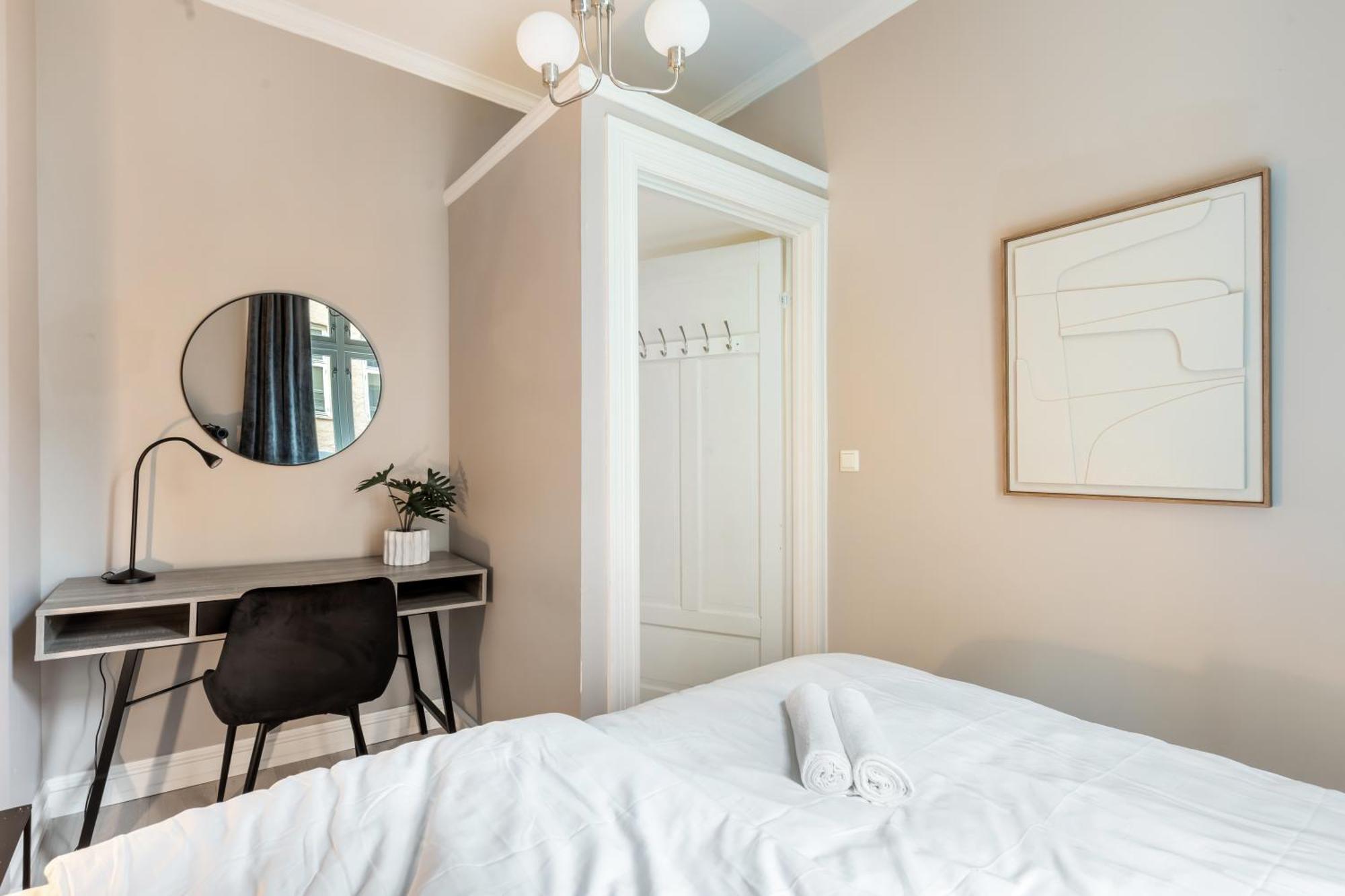 Exclusive And Spacious In Center *