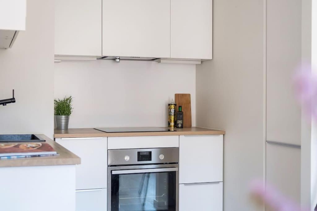 Location Station& Garage Parking Apartment *