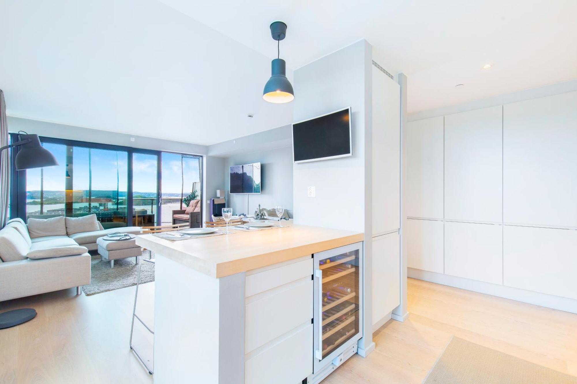 Super Designer Penthouse At 19th Floor With Amazing View! *