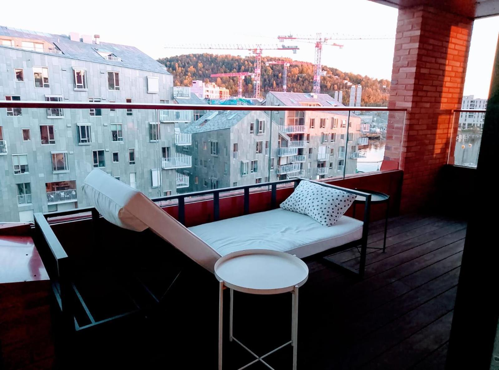 Seaview 2 Single Beds Luxury Station- *