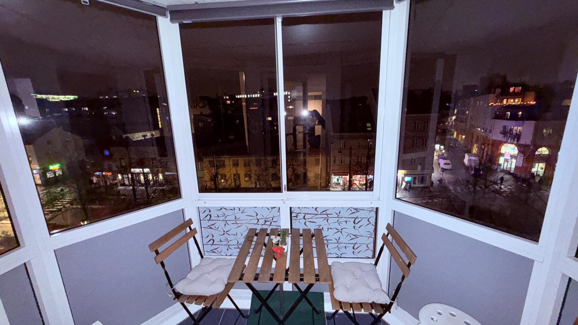Nice And Cozy 2 Bedroom In Central Apartment