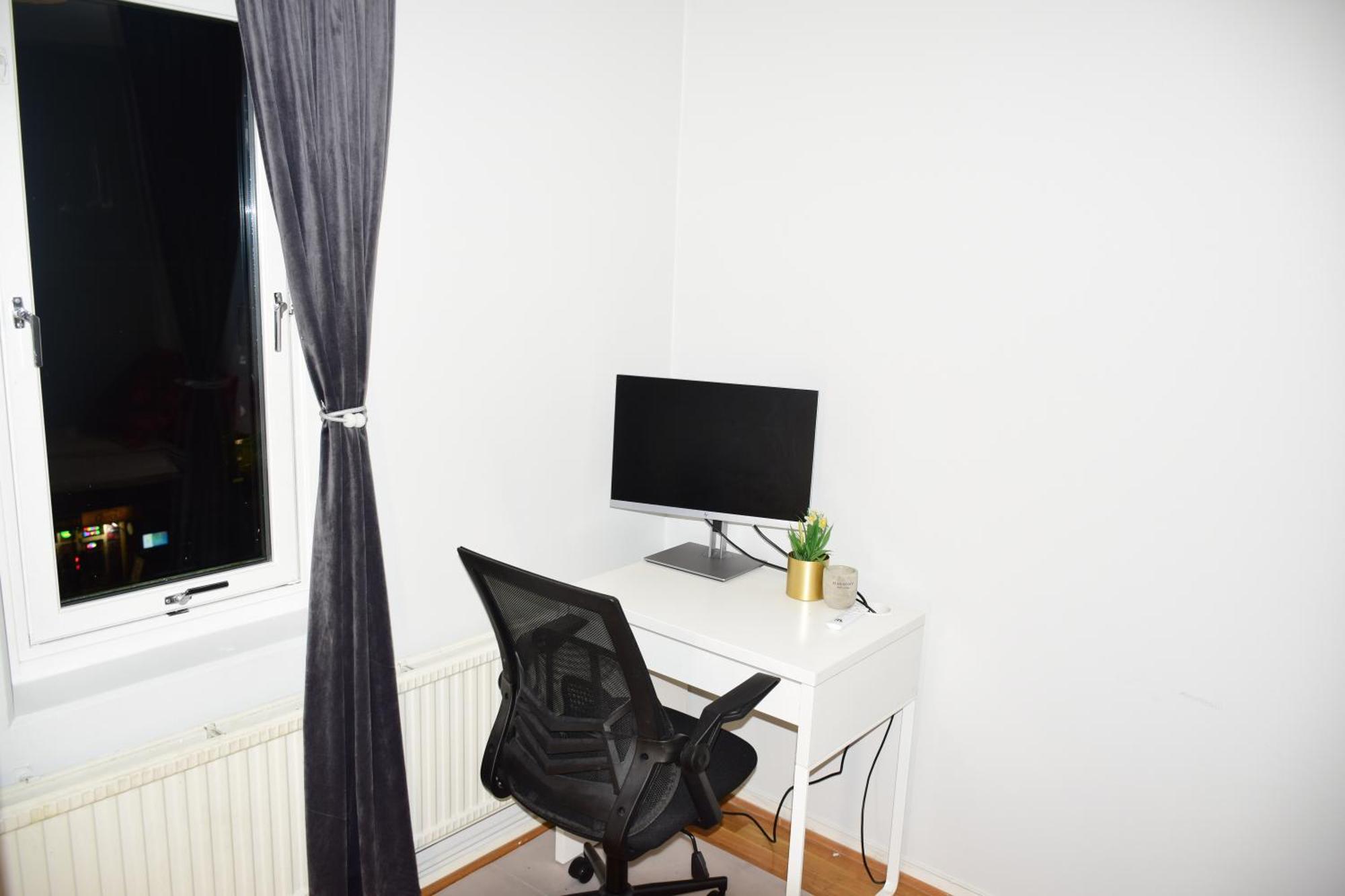 Nice And Cozy 2 Bedroom In Central Apartment *