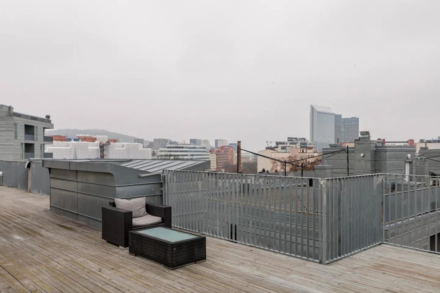 &close To Station Apartment *