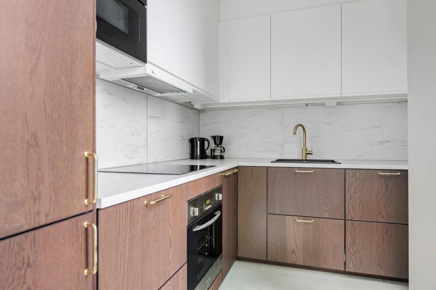 &close To Station Apartment *