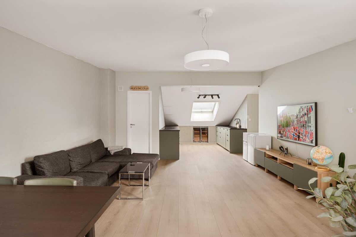 Dinbnb I Penthouse I Rooftop Terrace I Walk To Everything Apartment