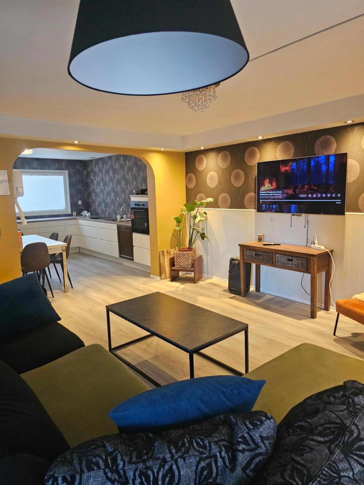 Full Privacy Townhome In With Wifi Oslo