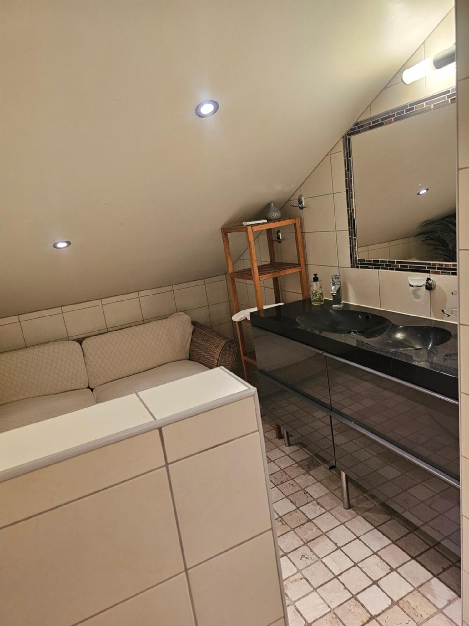 Full Privacy Townhome In With Wifi Apartment