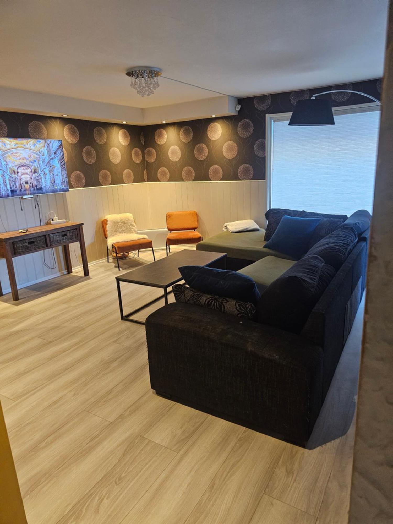 Full Privacy Townhome In With Wifi * Oslo