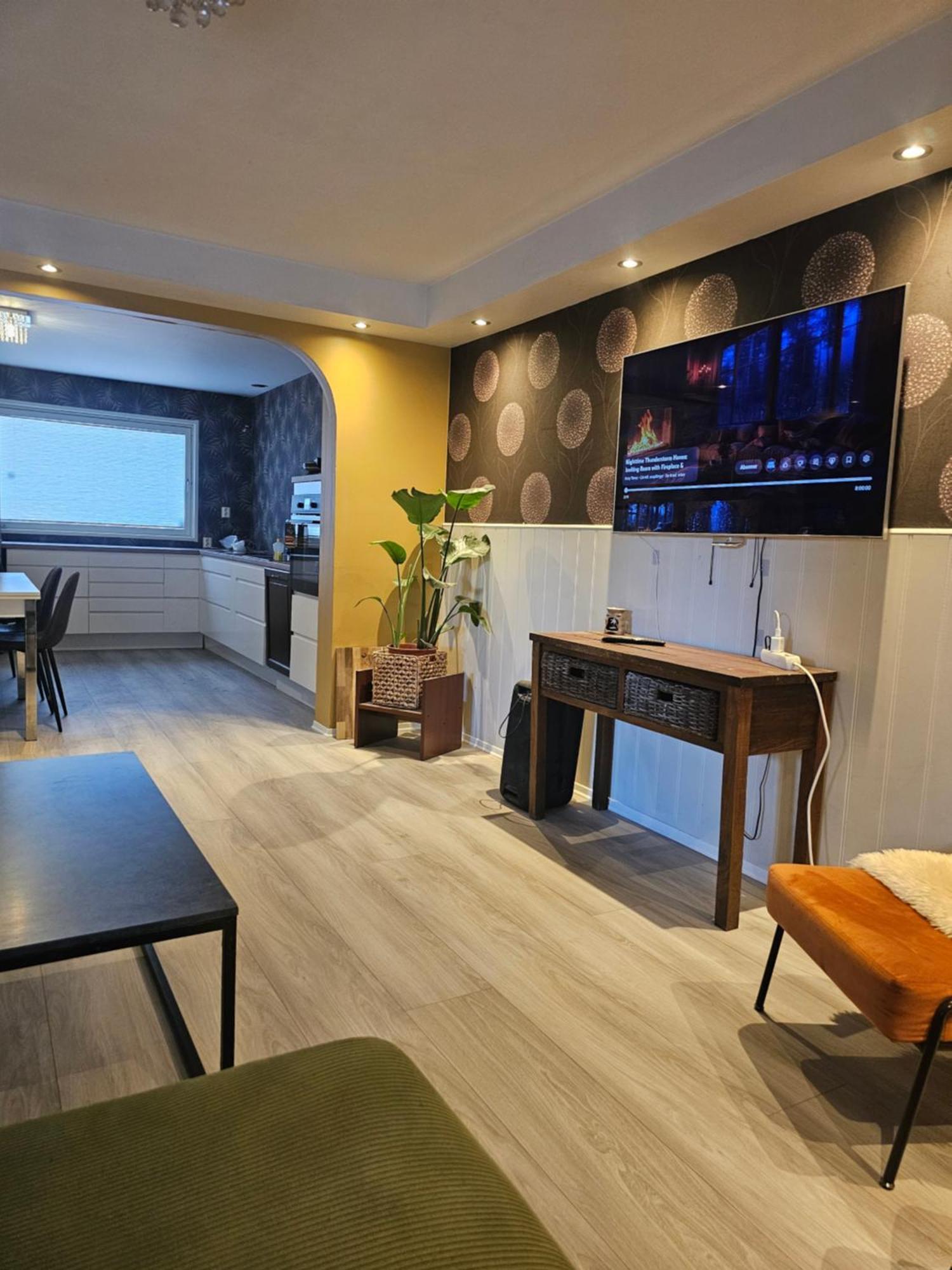 Full Privacy Townhome In With Wifi Apartment