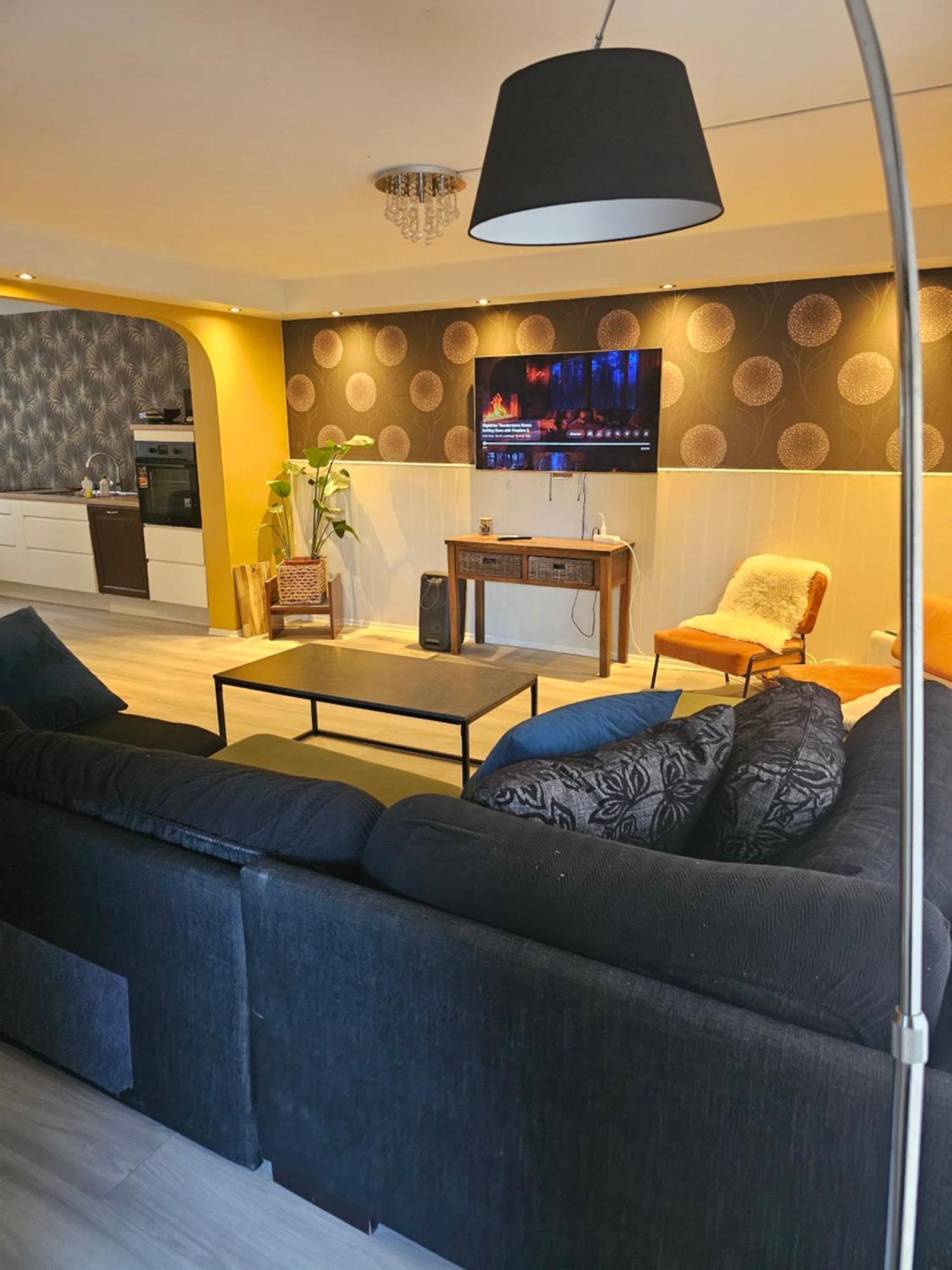Full Privacy Townhome In With Wifi *