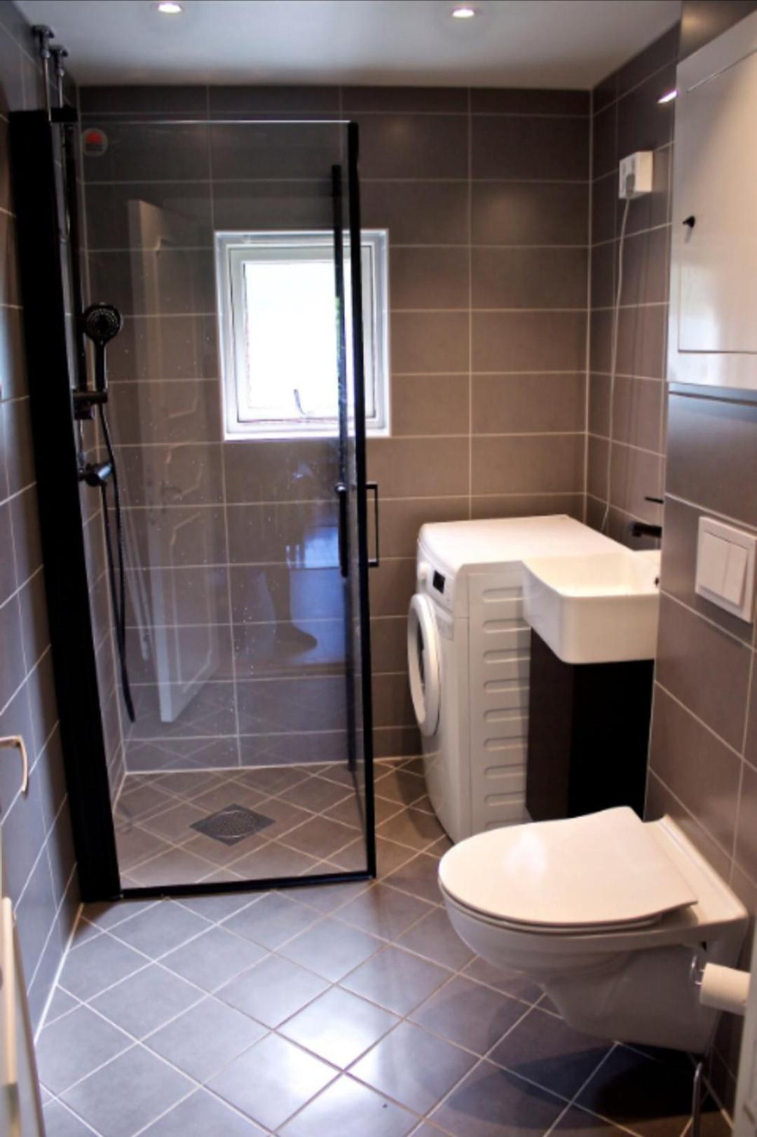 Comfortable In With Three Bedrooms Apartment *