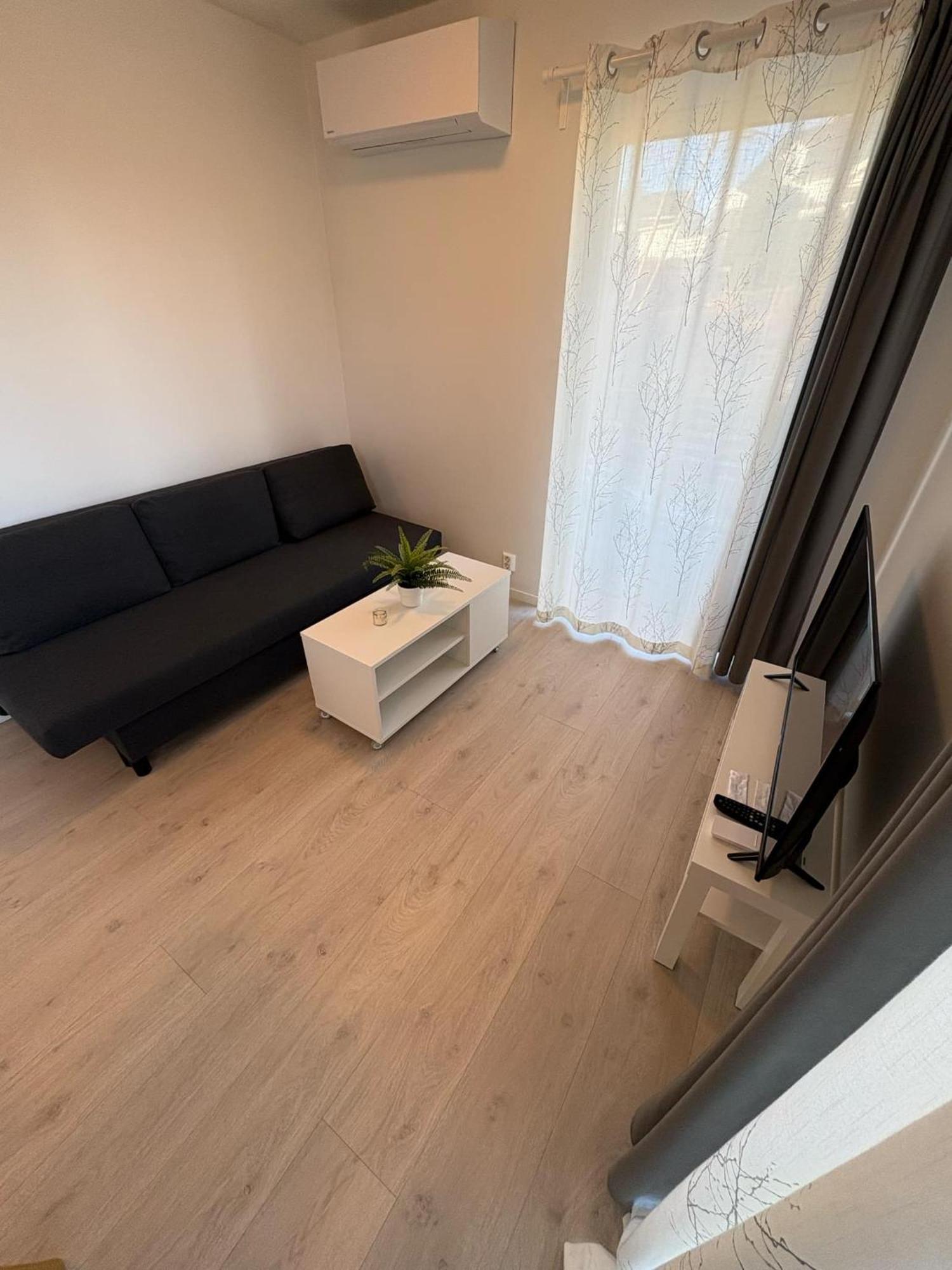 Apartment Lisas Apartment, Private New 2 With Big Windows, Share With Nobody *